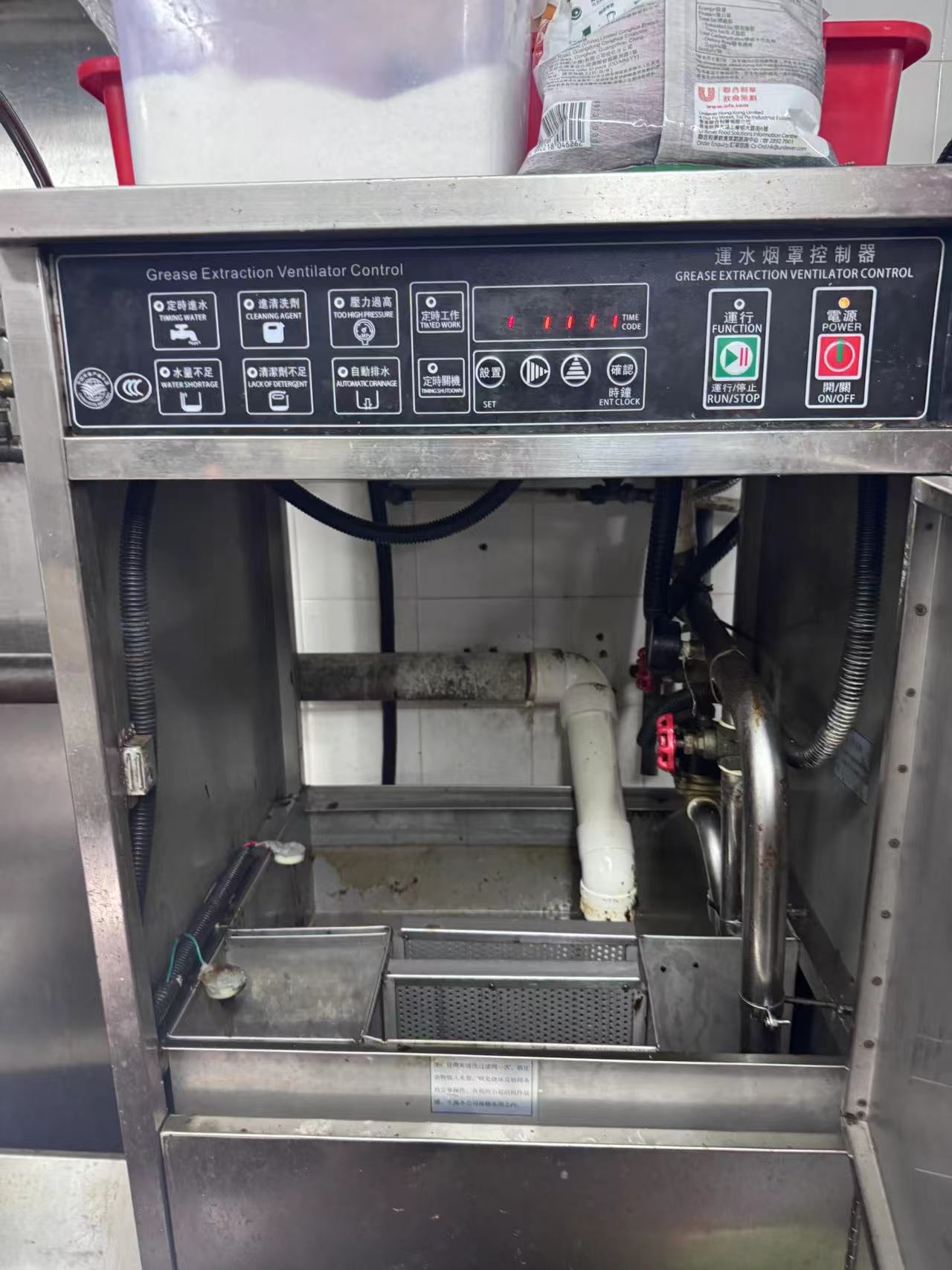 餐廳抽油煙機維修：駿弘電器以專業、快捷、安全護航餐飲營運核心