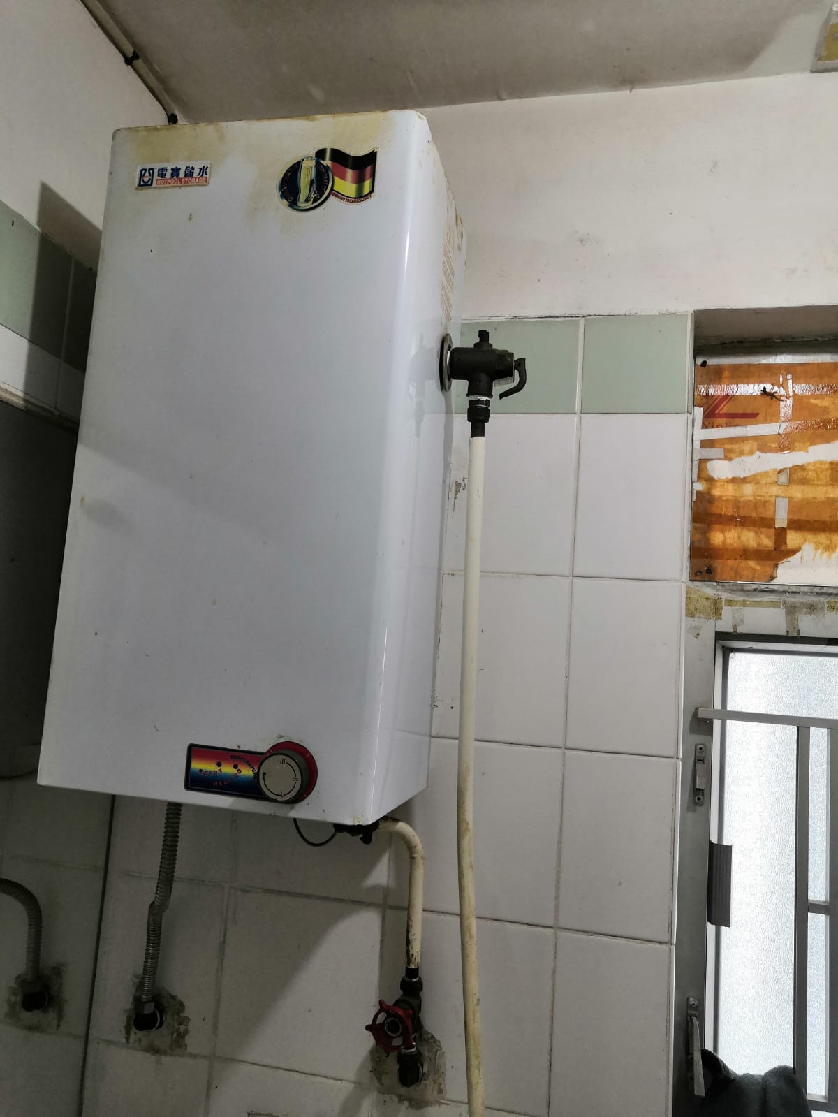 德國寶熱水爐漏水