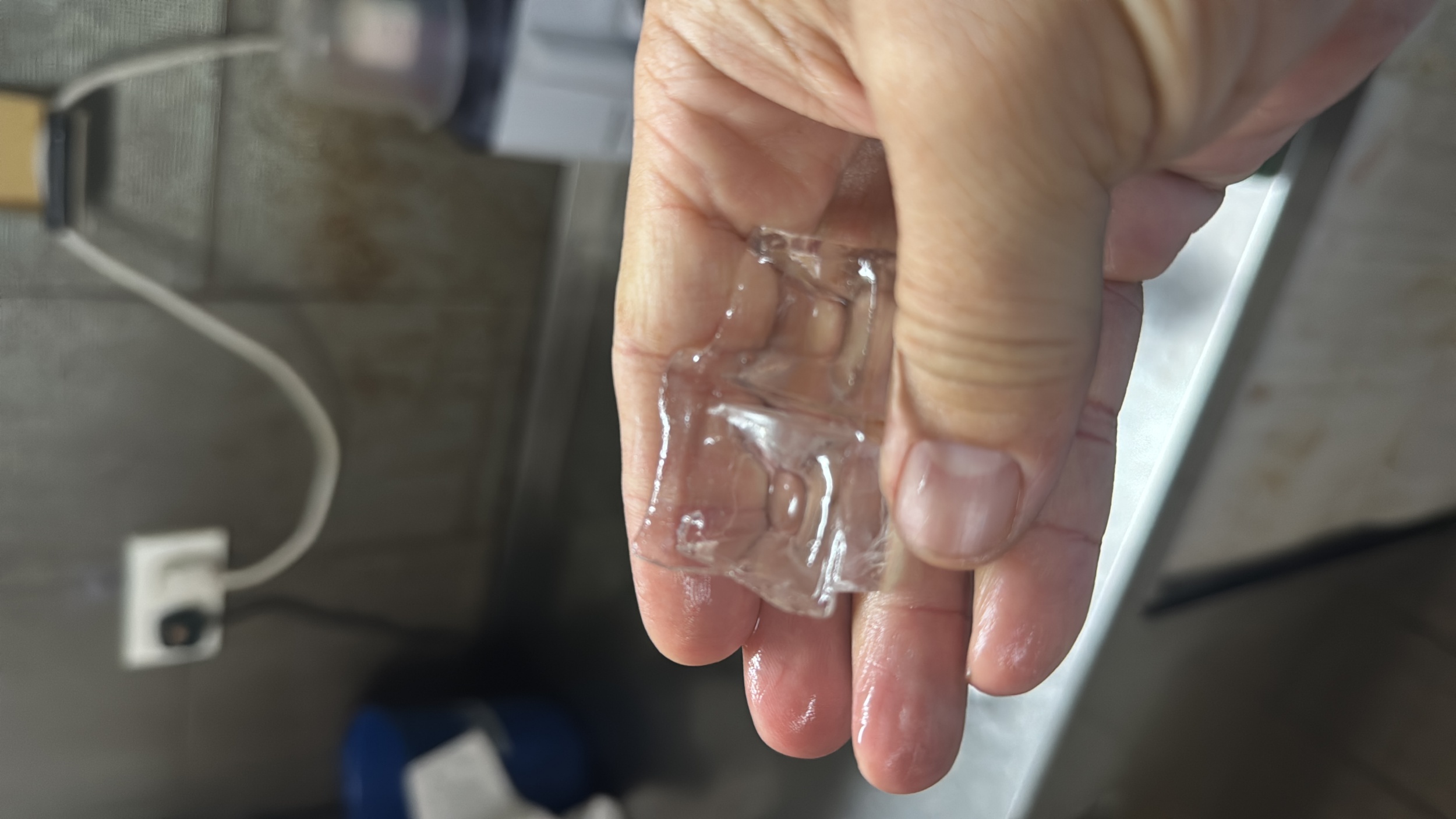 維修制冰機蒸發器髒污與溫度設置不當