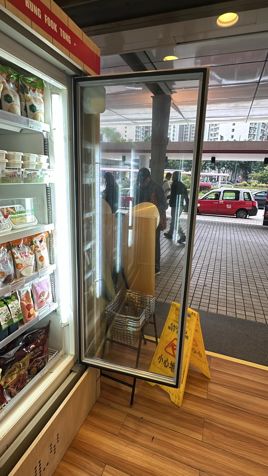 Midea 美的冰箱更換雪櫃門膠邊，你的冰箱，駿弘電器維修為你維護。