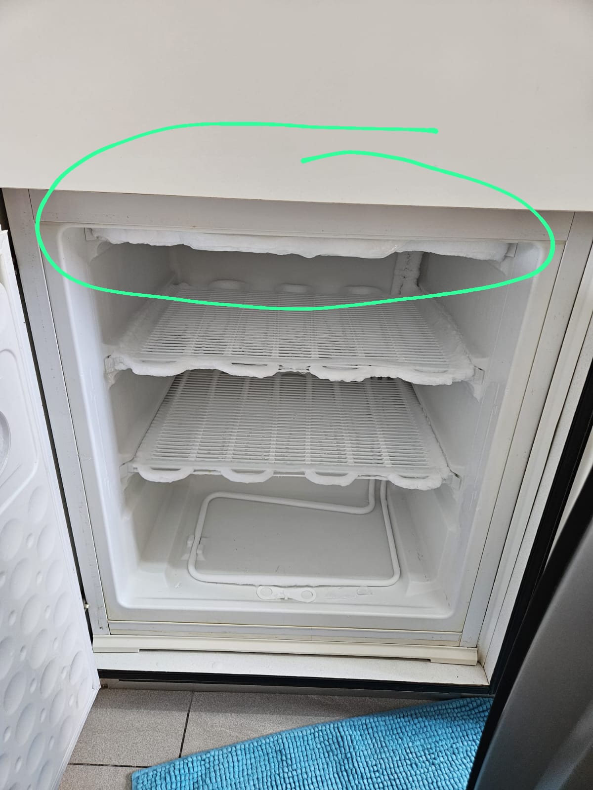 SAMSUNG 三星冰箱 更換雪櫃門膠邊，你的冰箱，駿弘電器維修為你維護。