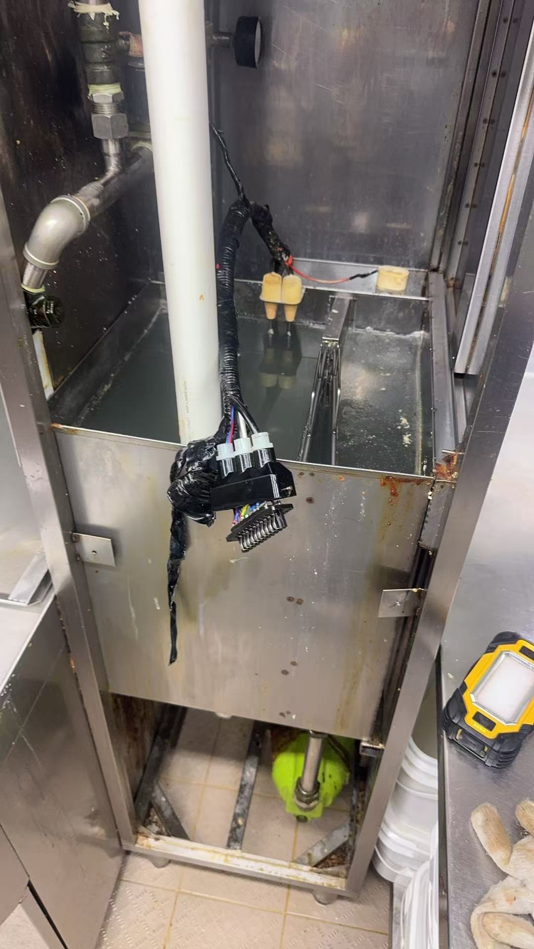 新界沙田運水煙罩維修 管道接縫滲水密封修復