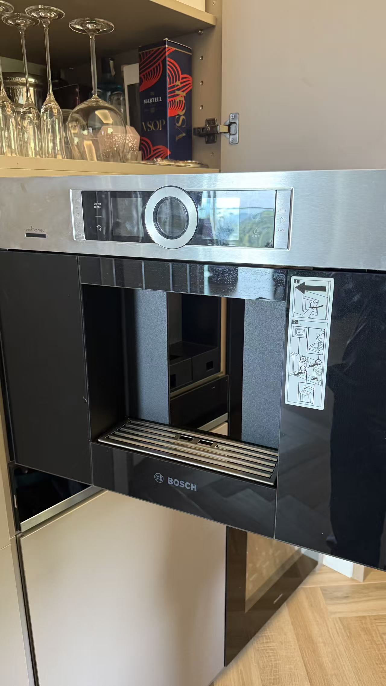 伊萊克斯（Electrolux）變頻焗爐維修保養期過後，死馬當活馬治 駿弘電器為你跟進
