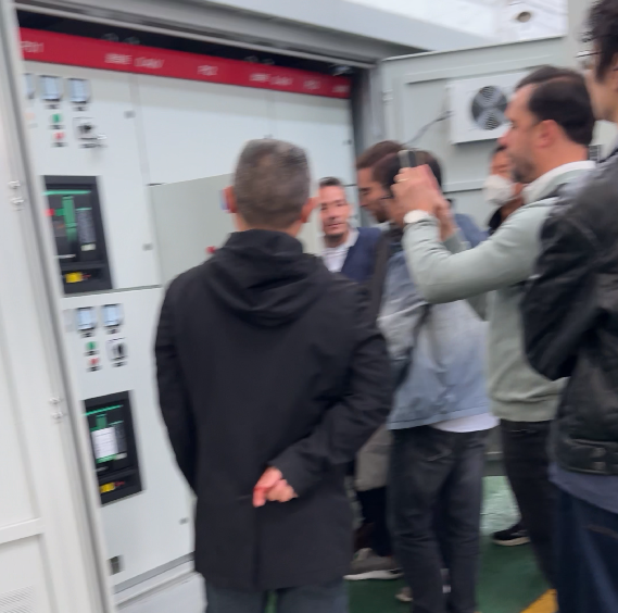 South American customer delegation visited the factory to see the equipment