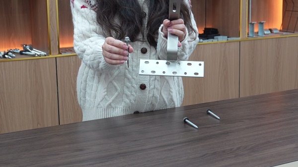 직결 피스를 이용한 서까래에 훅 고정