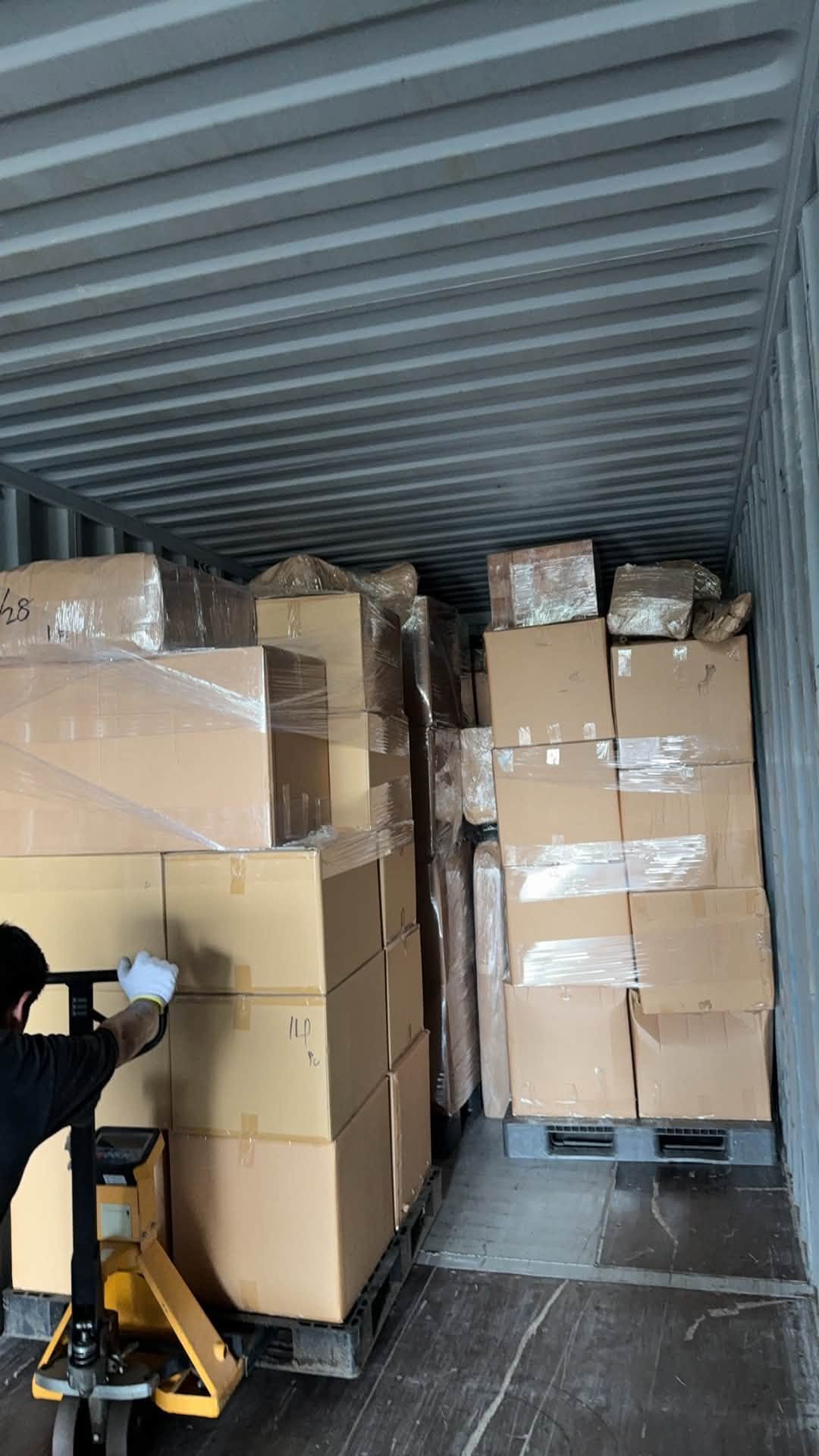 Manual Container Loading Completed – Truck Crane Parts Shipped to Southeast Asia