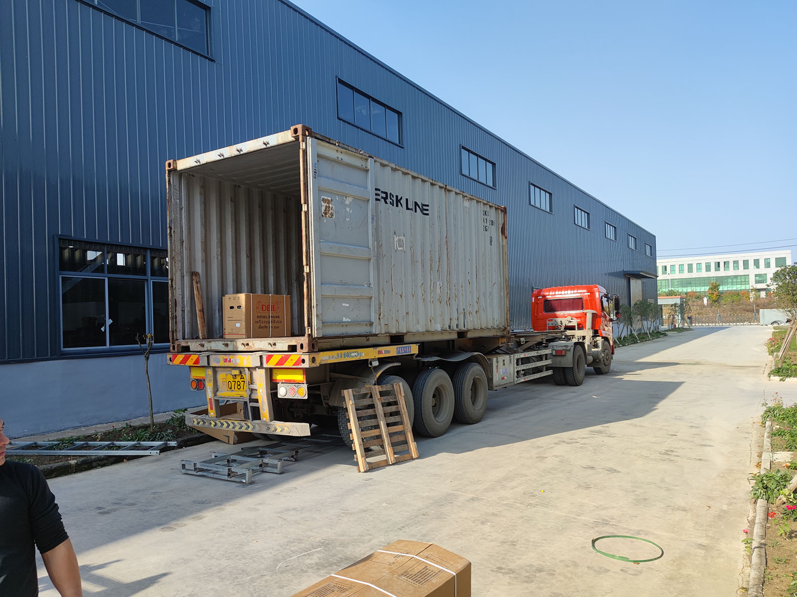 LOAD CONTAINER 11.23