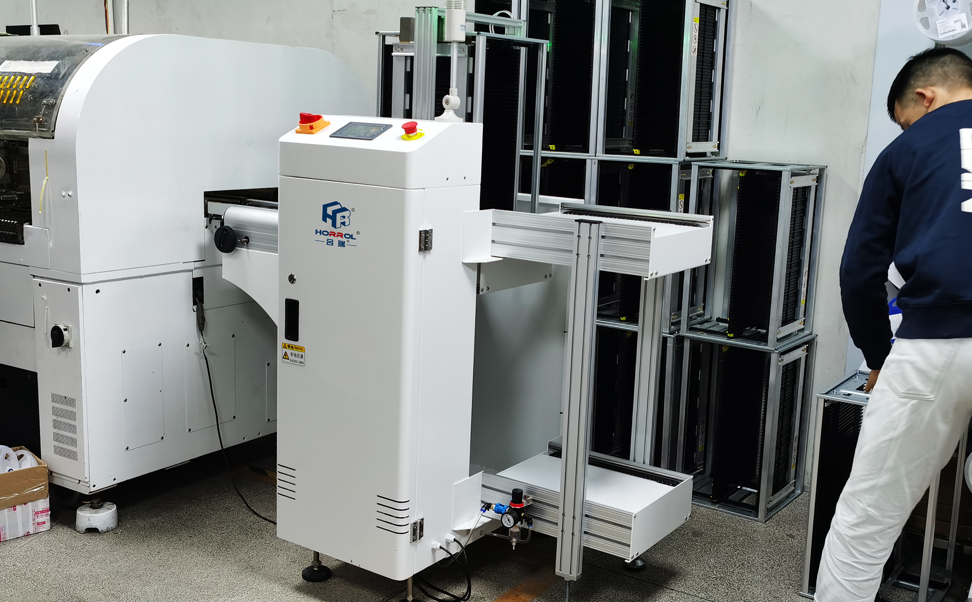 Fully automatic stacker SMT unloading machine