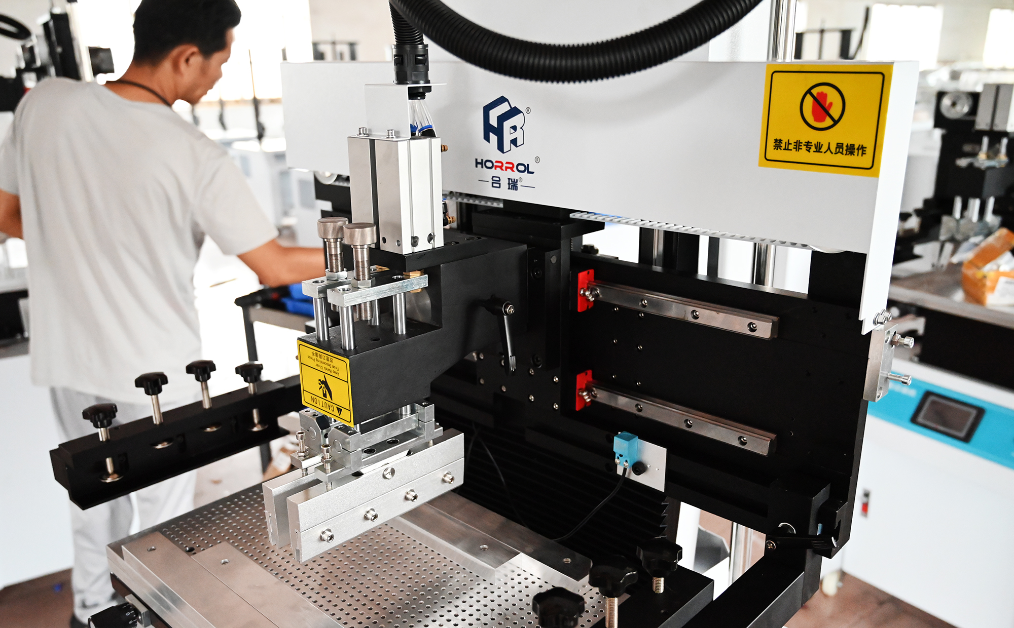 Horrol Technology semi-automatic printing machine, tin scraping machine, red glue thermal conductive silicone grease precision printing machine