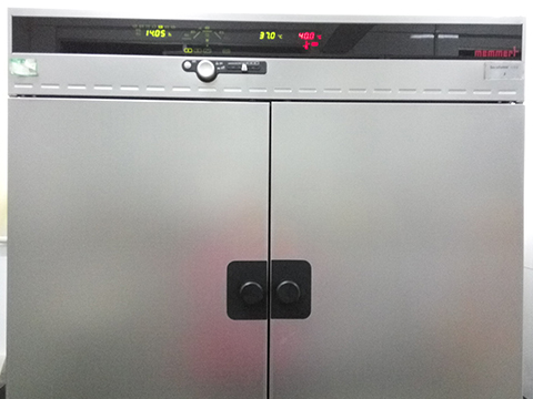 Biochemical incubator