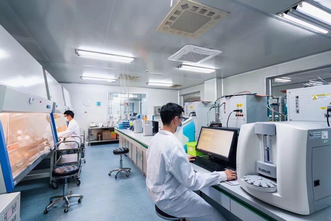 Low temperature fast curing epoxy resin curing agent