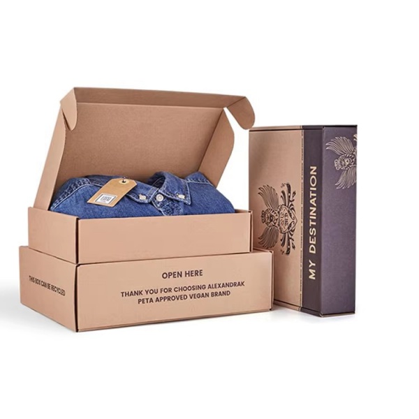 Eco Friendly Recyclable Hard Cardboard Clothing Packaging Box Custom Logo Corrugated Paper Flat Shipping Mailing Box for Clothes