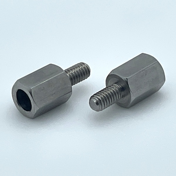 Connecting screw - spacer