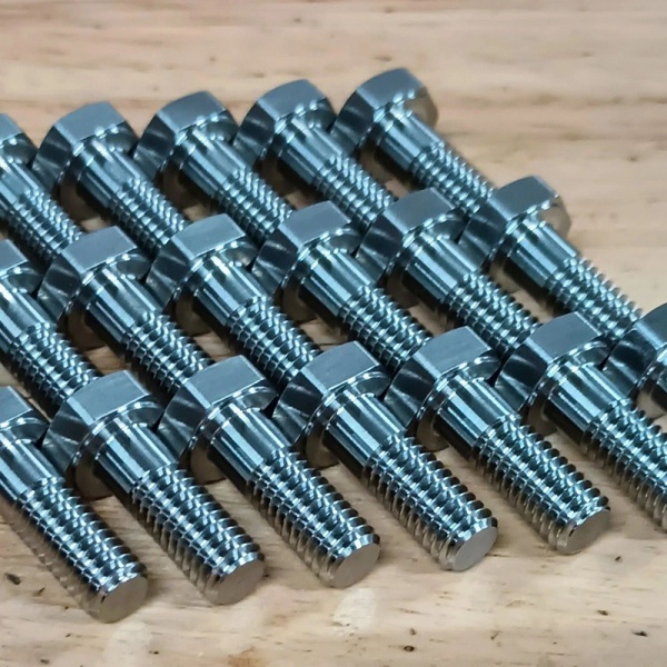Bolt Inconel 718