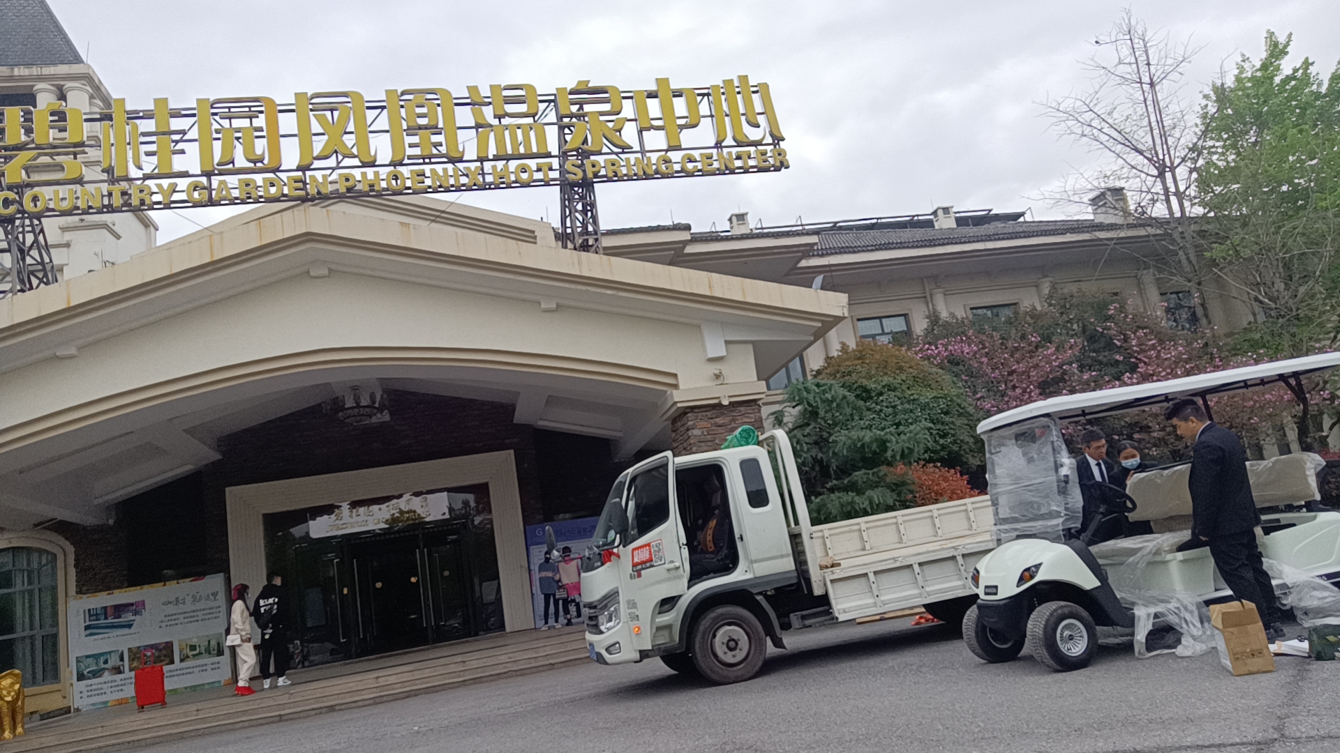 温泉酒店用4+2高尔夫球车