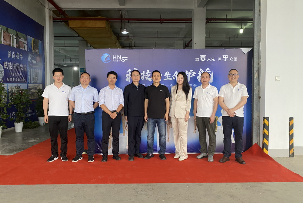 中国汽研技术专家团队莅临赛孚考察交流，共探汽车安全测试技术新发展