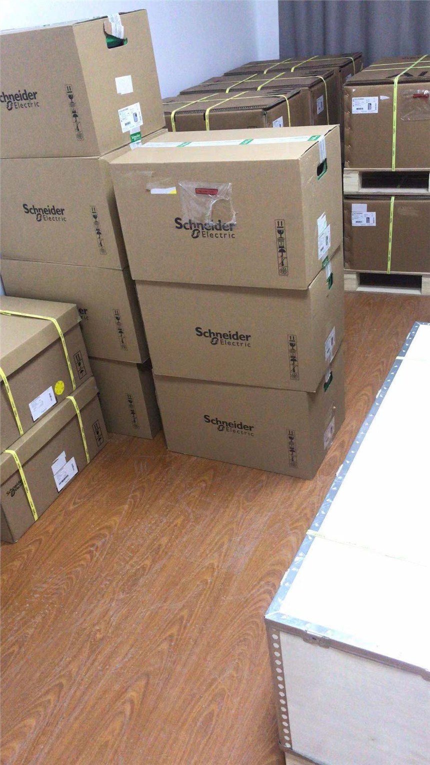 ATV61 VFD VSD AC Drive 55kw/75hp 200V/200A 240V/173A Schneider ATV61HD55M3X Weight 84kg