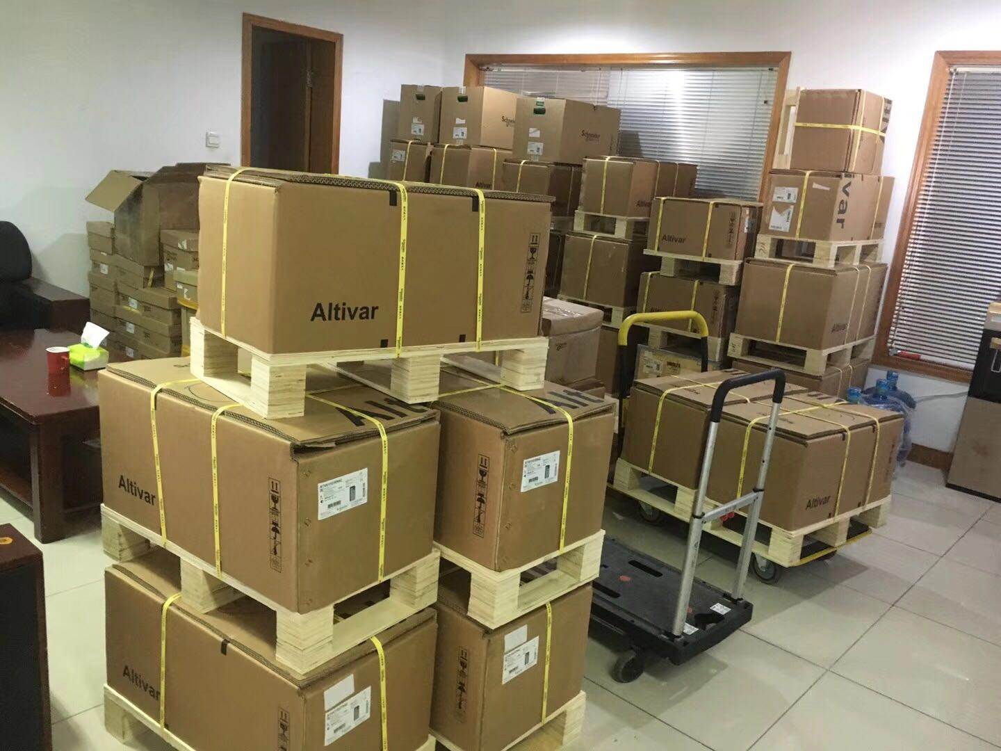 ATV61 VFD VSD AC Drive 75kw/100hp 200V/271A 240V/232A Schneider ATV61HD75M3X Weight 84kg
