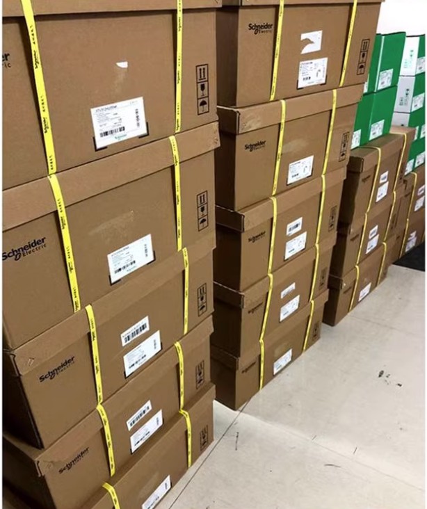 Schneider Electric Altivar61 VFD VSD AC Drive 37kw/50hp 380V/84A 480V/69A Schneider ATV61HD37N4 Weight 37kg