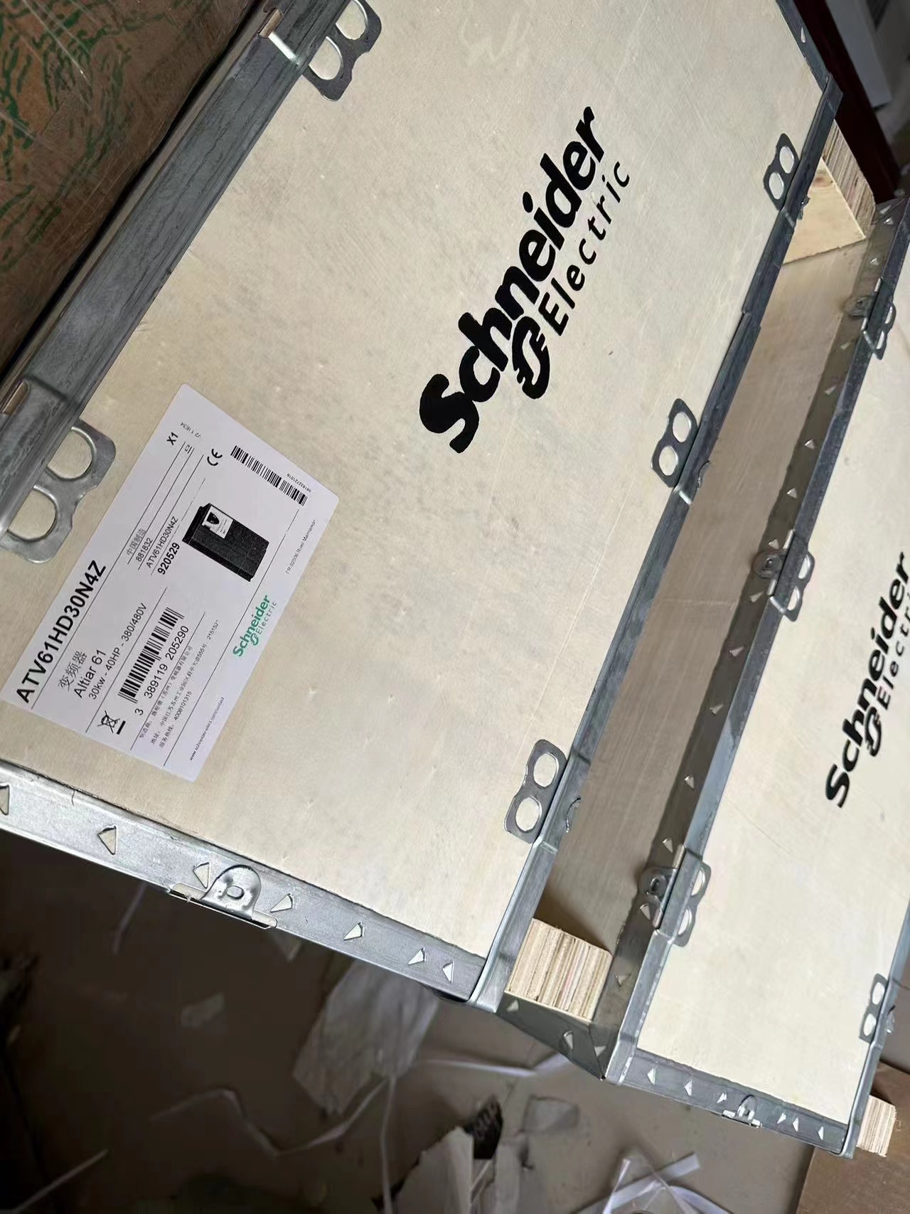 Schneider Electric Altivar61 VFD VSD AC Drive 90kw/125hp 380V/166A 480V/143A Schneider ATV61HD90N4 Weight 84kg