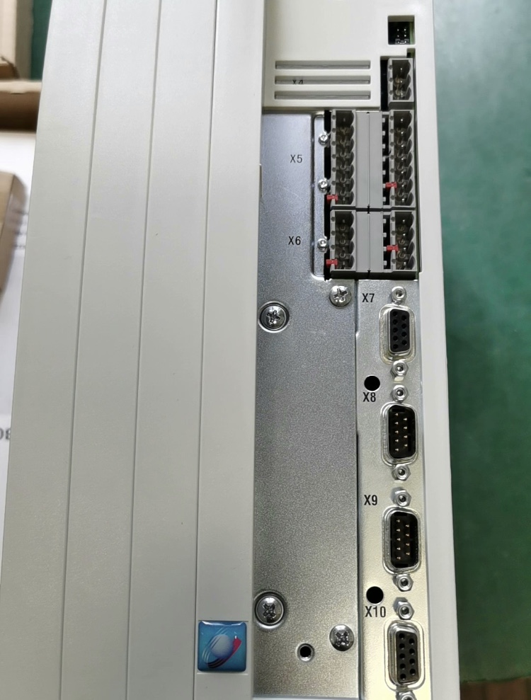 Lenze Servo Inverter EVS9321-ES, EVS9322-ES, EVS9323-ES, EVS9324-ES, EVS9325-ES, EVS9326-ES 11kW, 20.5A, 3PH, 50/60Hz, 400/480V, EVS9321-CS, EVS9322-CS, EVS9323-CS, EVS9324-CS, EVS9325-CS, EVS9326-CS