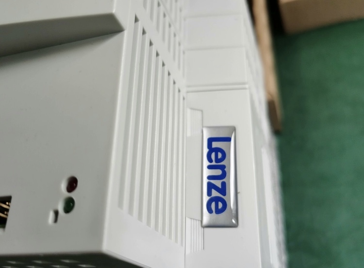 Lenze Servo Inverter EVS9321-ESV004, EVS9322-ESV004, EVS9323-ESV004, EVS9324-ESV004, EVS9325-ESV004, EVS9326-ESV004 9300 SERIES, 400/480 VAC, 11 KW （14.75 HP）
