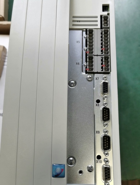 Lenze Servo Inverter EVS9321-ESV004, EVS9322-ESV004, EVS9323-ESV004, EVS9324-ESV004, EVS9325-ESV004, EVS9326-ESV004 9300 SERIES, 400/480 VAC, 11 KW (14.75 HP)