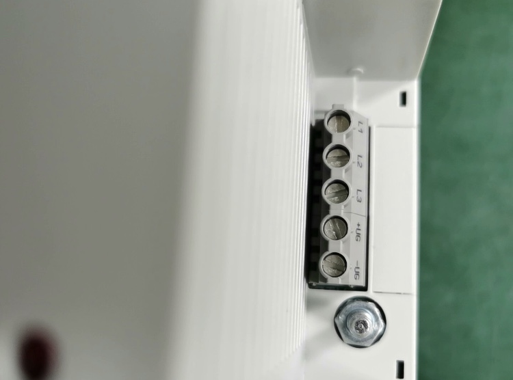 Lenze Servo Inverter EVF9321-EV, EVF9322-EV, EVF9323-EV, EVF9324-EV, EVF9325-EV, EVF9326-EV, EVF9321-EVV004 37 KW 480 VAC Servo Inverter .37 KW 480 VAC 9300 series