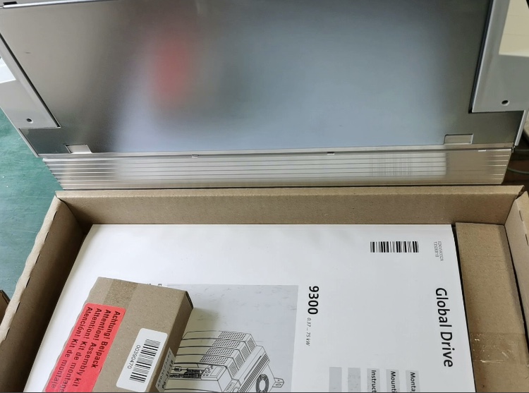 Lenze Servo Inverter, EVF9322-EVV004, EVF9323-EVV004, EVF9324-EVV004, EVF9325-EVV004, EVF9326-EVV004 Input:1PEAC 400/480V 20.5A 17.0 kVA 50-60hz | Output:3PEAC 0-480V 22.3A 18.5 kVA 0-480Hz | 11KW