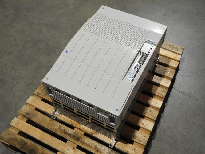Lenze EVS9331-ESV100, EVS9332-ESV100, EVS9327-ESV004, EVS9328-ESV004, EVS9329-ESV004, EVS9330-ESV004, EVS9331-ESV004, EVS9332-ESV004 SERVO CONTROLLER, 9300 SERIES, 400/480 VAC, 75-90 KW （100.5-120.7 HP）
