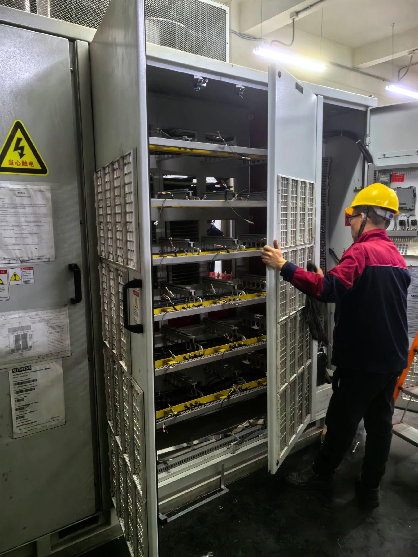 6SR4900-0KM00-0AD0, Control transformer kit Vin=460V, A1A14000331.34; 6SR0960-0CC40-0AD0, Power supply NXGpro CPS 264 V and 15 V, A5E44722441; 6SR0960-0CD00-1AD0, Communication module for converter, ANYBUS PROFIBUS, module, A1A099201
