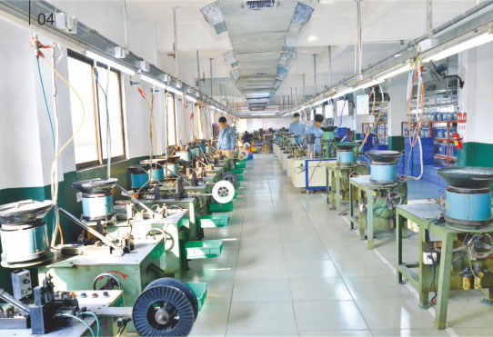 Zipper slider assembly