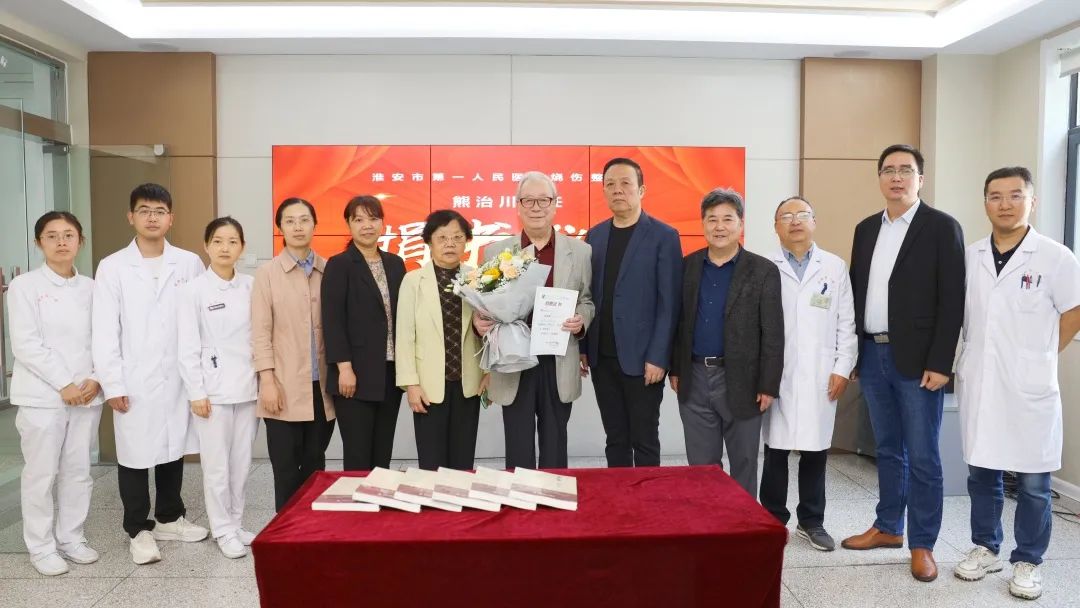 由当代文艺出版社出版的《悬壶一...