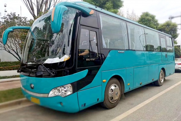 35座大巴车