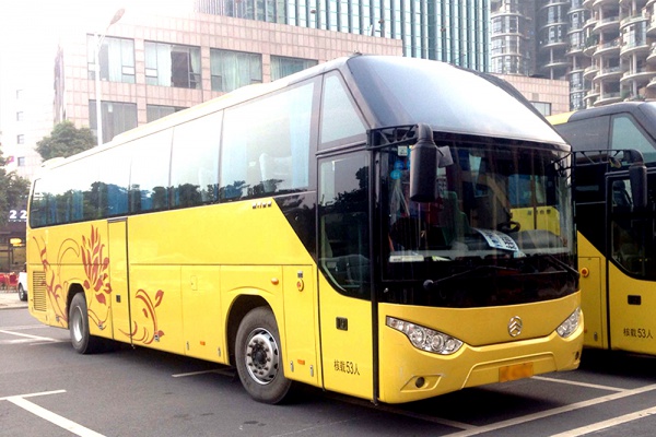 51座大巴车