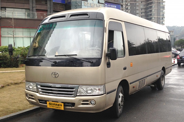 22座国产中巴车