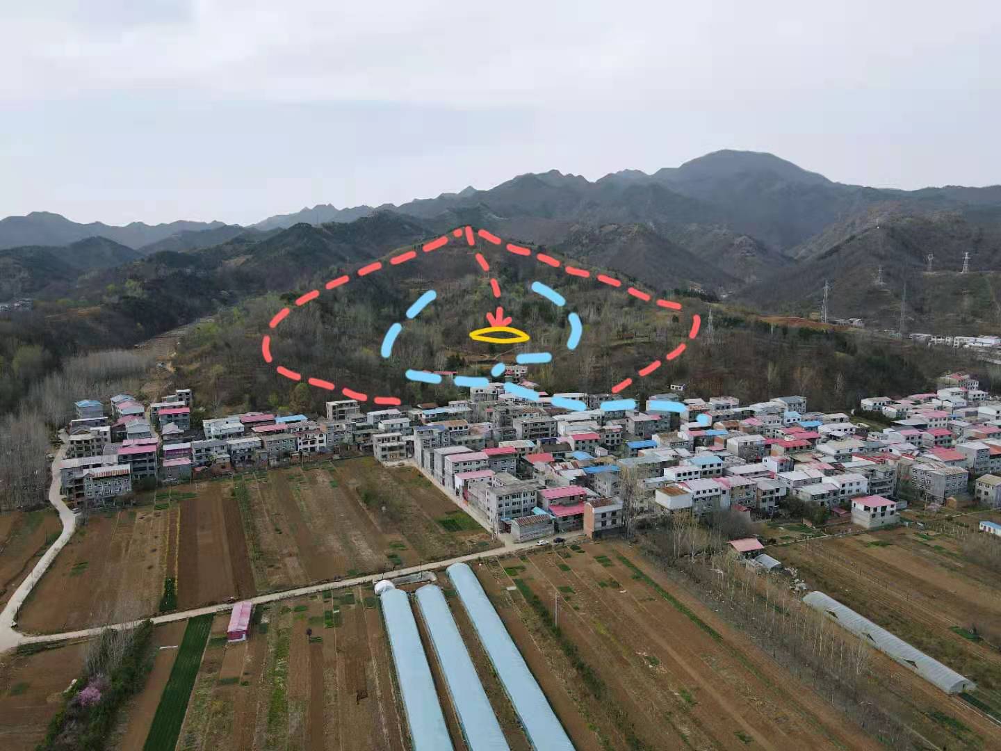 受河南洛阳客户邀请，到洛阳为客户寻龙点穴，找阴宅福地安葬祖先