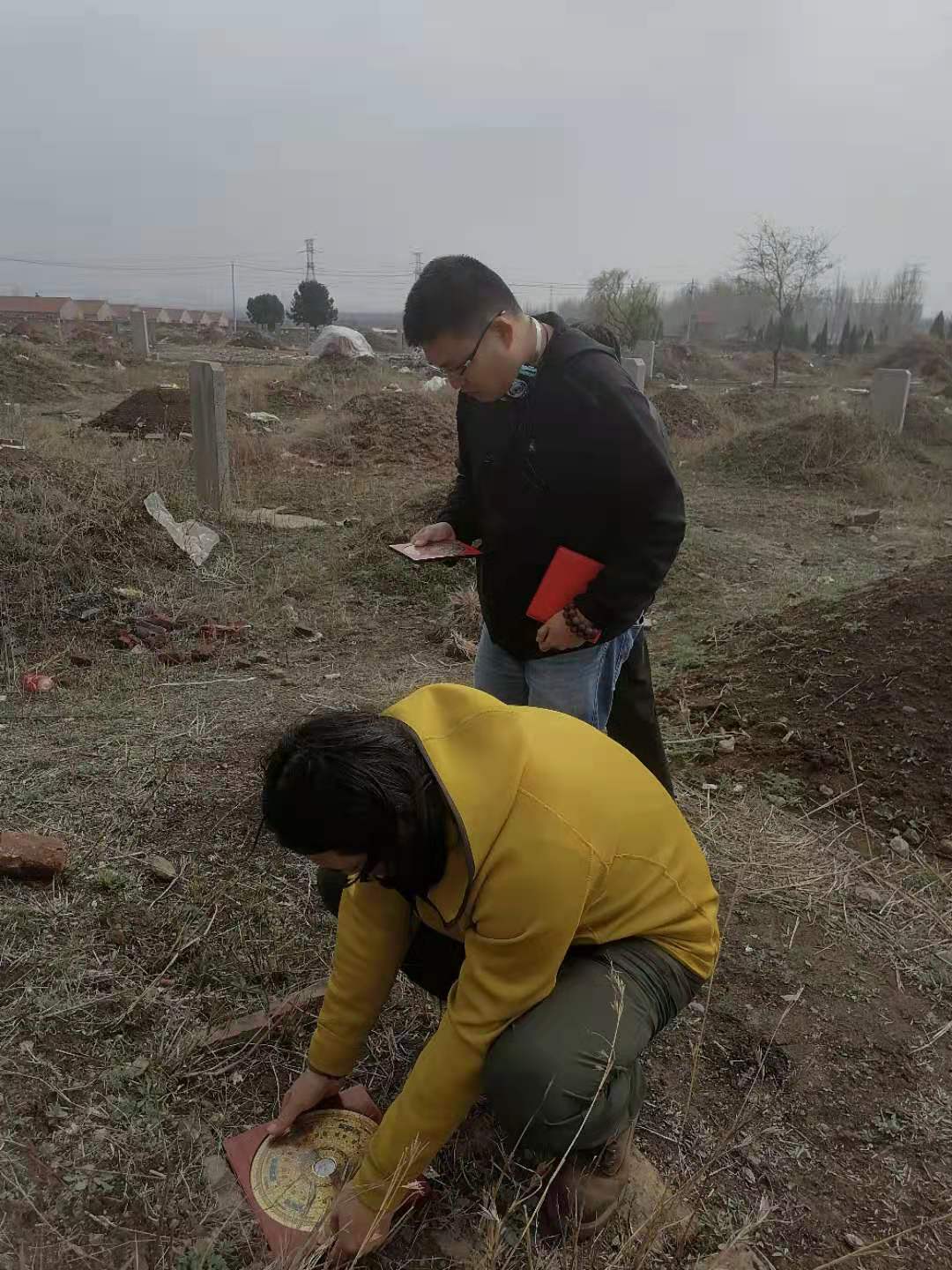 胡兑七先生到山东青岛，为另一为客户调整祖坟风水