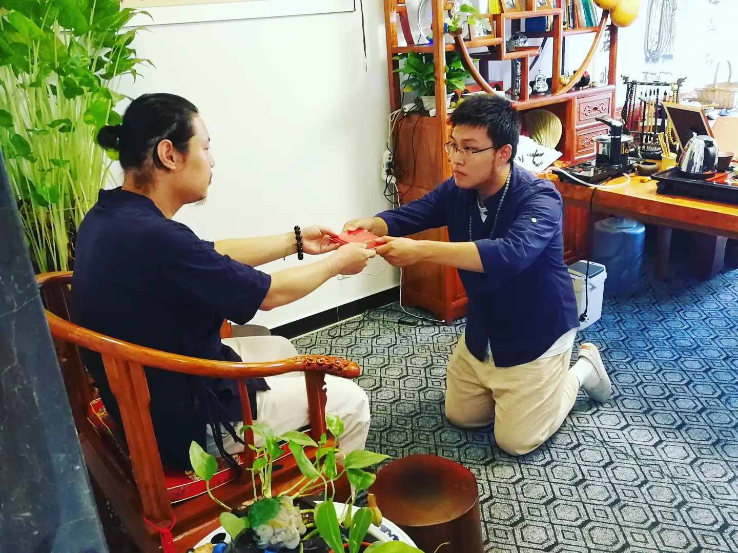 又收了一位广东的徒弟，为杨公风水光复门楣添砖加瓦
