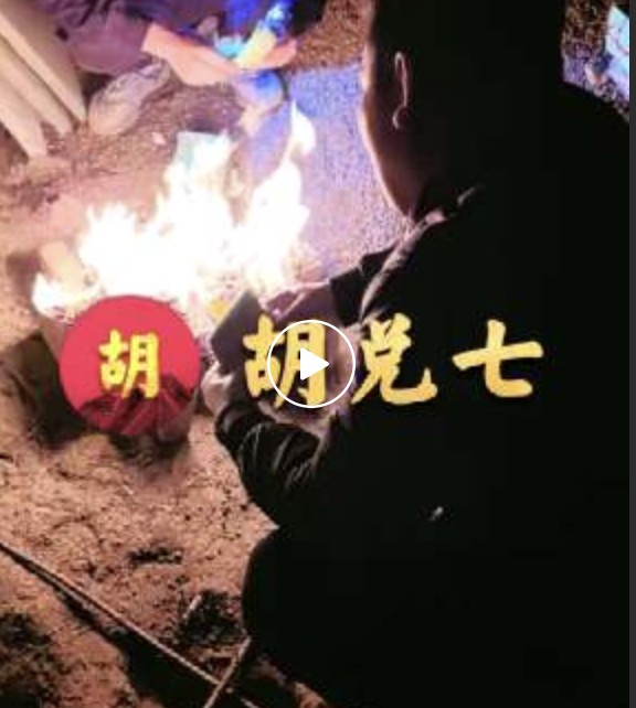 今天日子好，同行都选择这一天，日课很关键，四刻一到，漫山遍野都是鞭炮声，像是过年了一样，除了在江西，我还是很多年没有遇到满山鞭炮声声的时候啦。