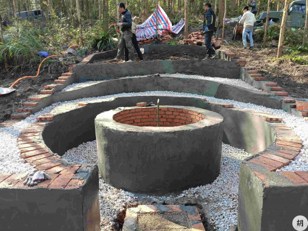 在来宾为客户阴宅破土建坟