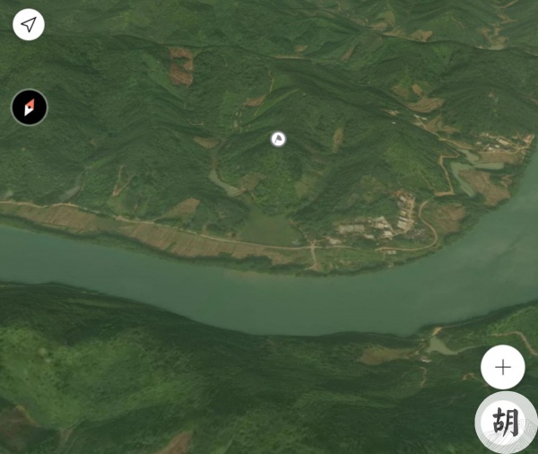 为广东英德客户寻找一处老虎饮水地，此地祖宗山龙楼落殿，行龙几十次开帐到江边，犹如一只饮水的老虎，故而得名，此地尽头大江水拦，必然出大富之人
