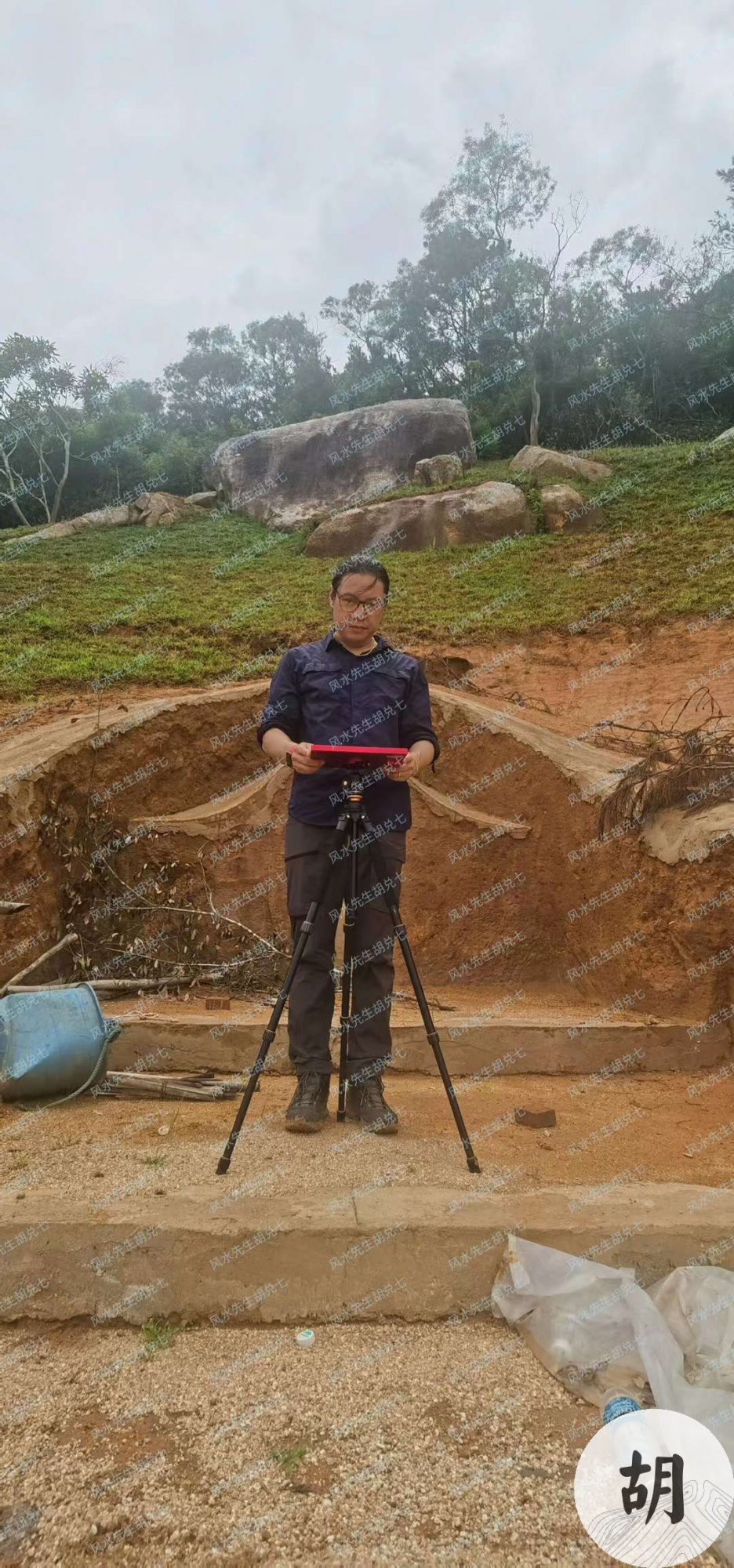 今日在潮汕工作圆满结束，福地是去年我来点穴的，喝形佛肚形，今日现场放测了土地位置