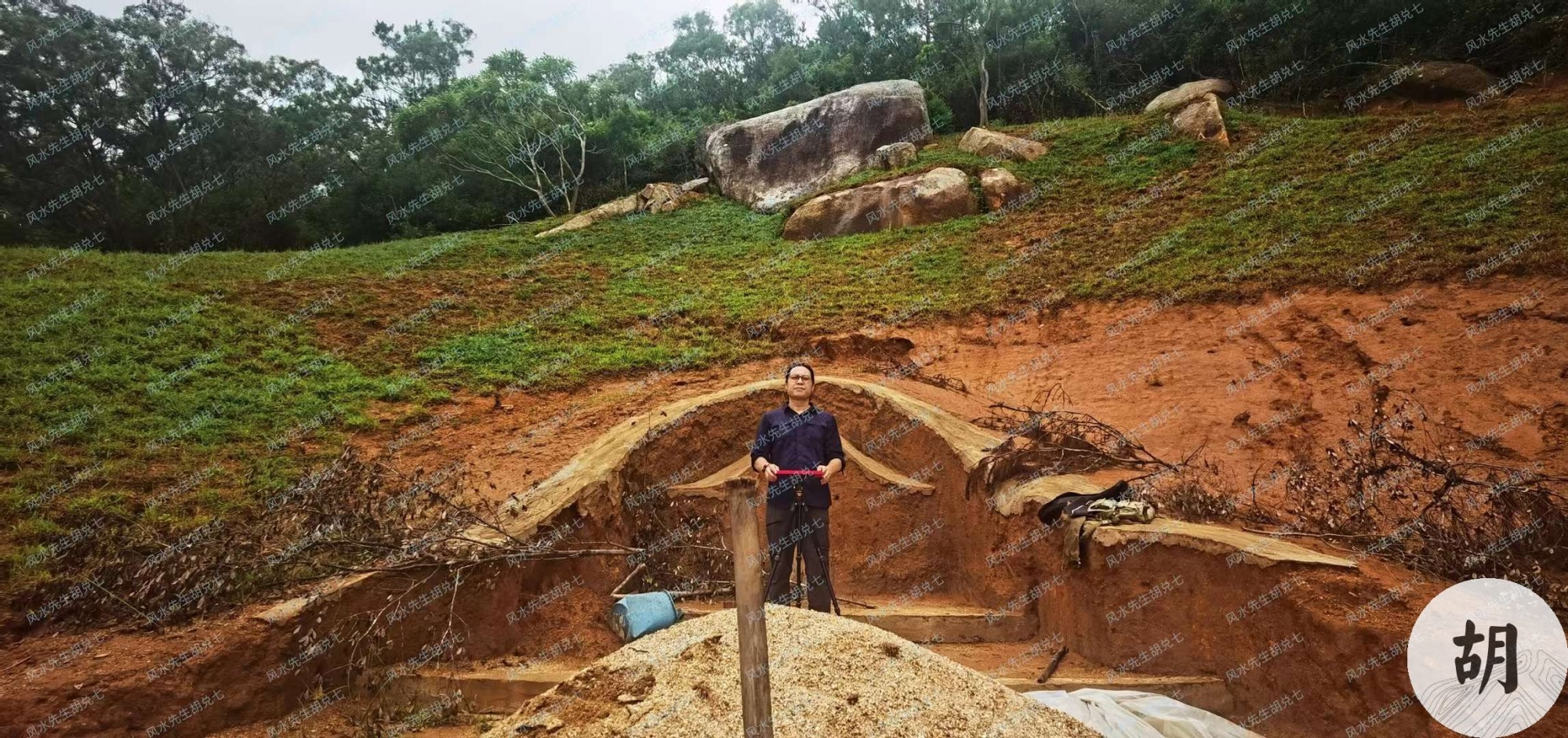 今日在潮汕工作圆满结束，福地是去年我来点穴的，喝形佛肚形，今日现场放测了土地位置