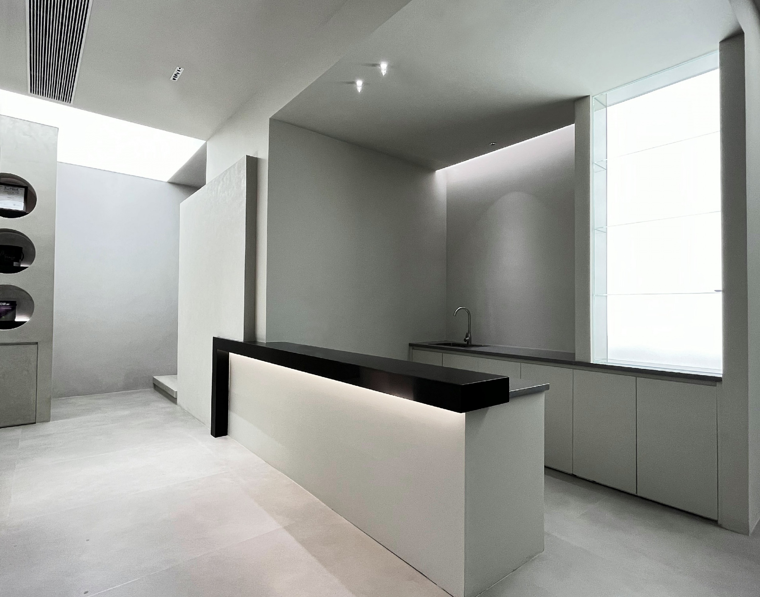 What are the interior decoration materials