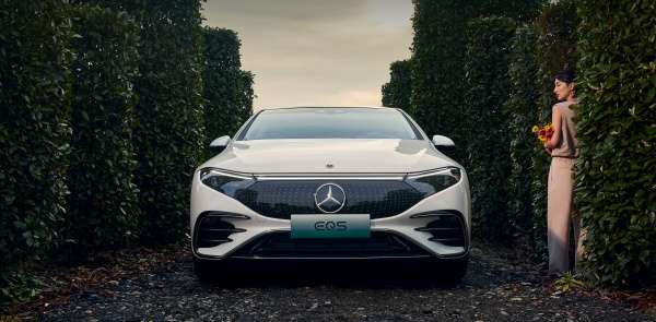 MERCEDES-BENZ EQS