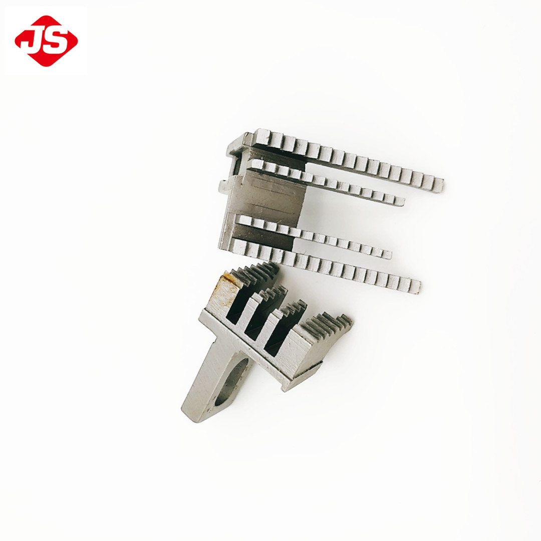 0068905+0068906 FEED DOG OF YAMATO  FD-62 4NEEDLES 6THREADS SEWING MACHINE PARTS