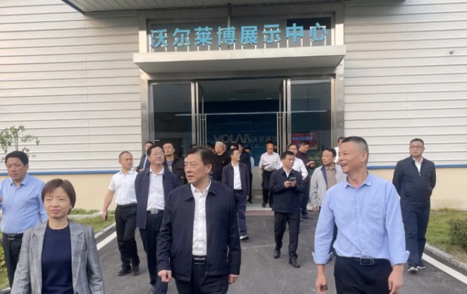 Warmly welcome leaders from Taihu County, Anhui Province, to VOLAB for an inspection tour.