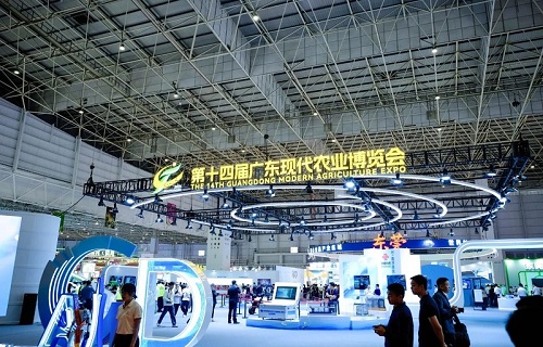 哈一代玩具惊艳农博会！潮流玩偶跨界融合，为农业注入国潮新活力