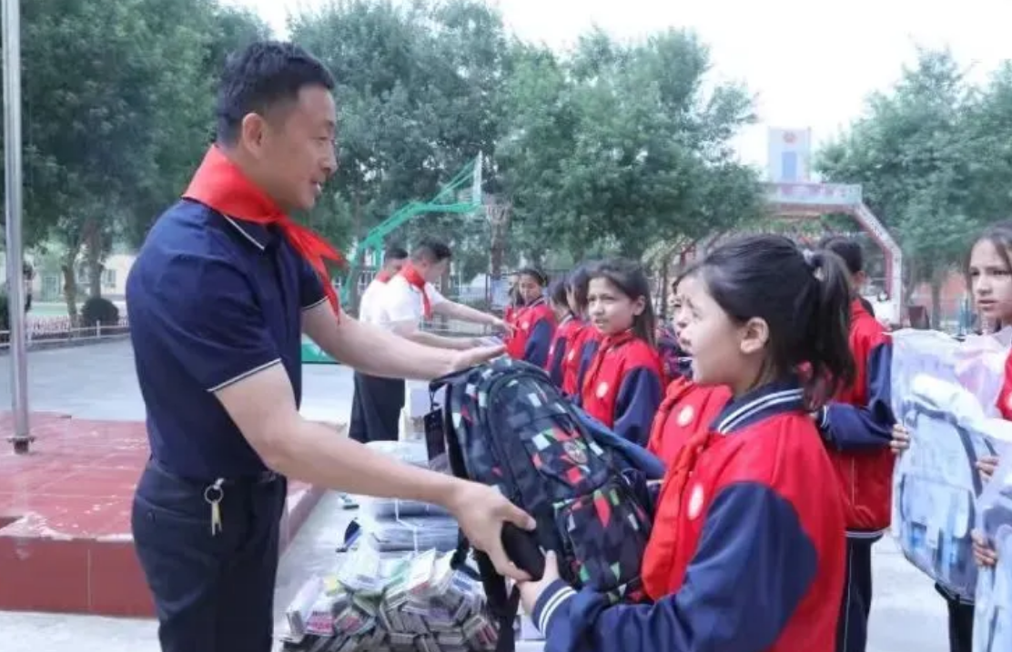 爱在于行 | 远瓴咨询乌鲁木齐分公司爱心助学